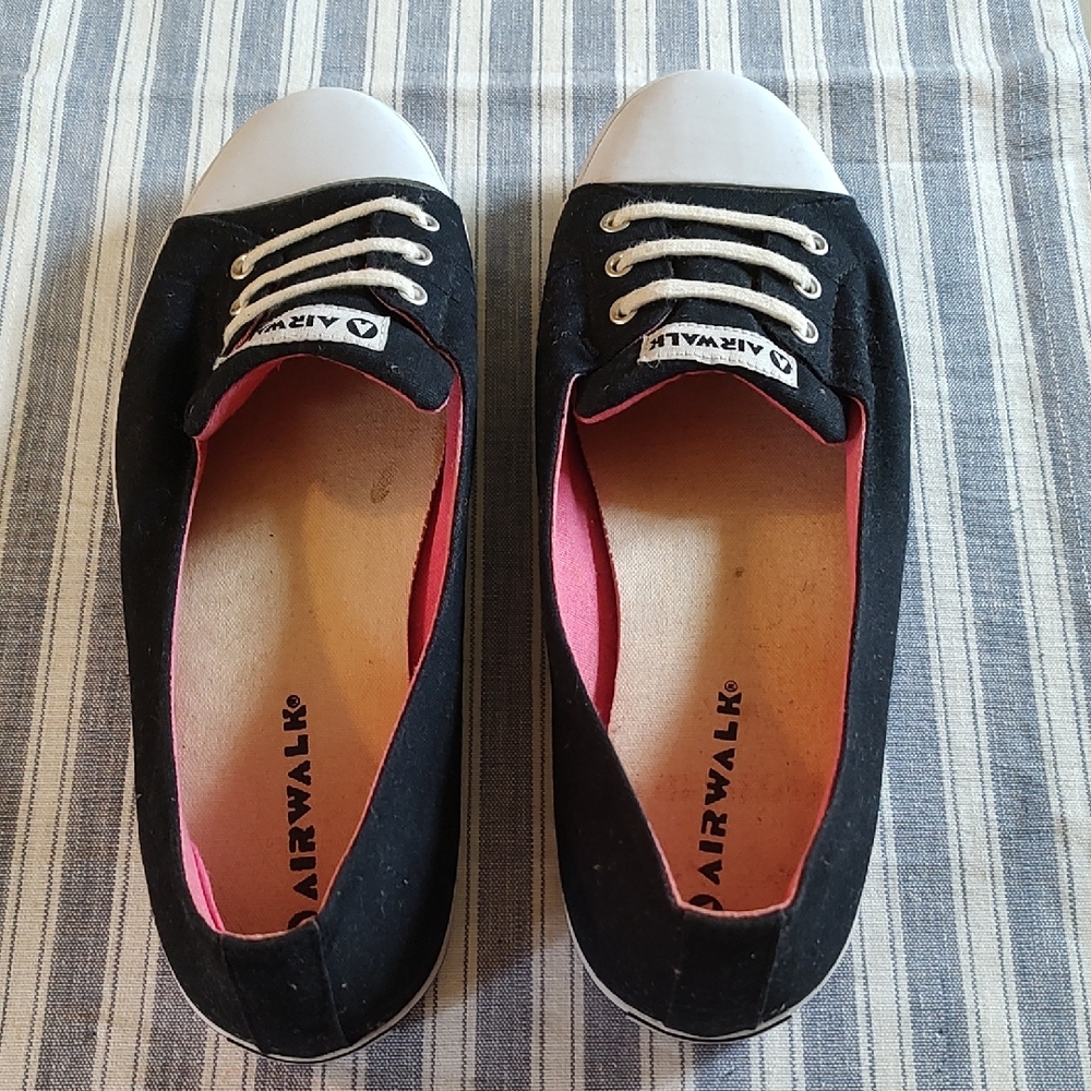 Airwalk Black and White Casual Sneakers